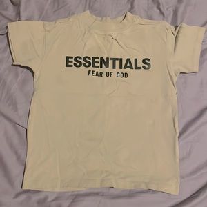 Essentials T shirt 6-7years old